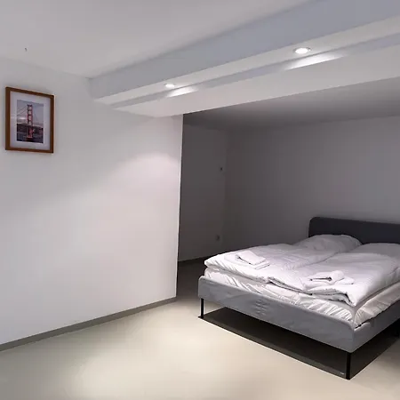 T&k - 8 Detached House - 6 Min To Messe Dus - Private Parking بيت للعطل *