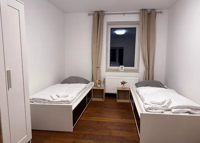 T&k - 8 Detached House - 6 Min To Messe Dus - Private Parking بيت للعطل