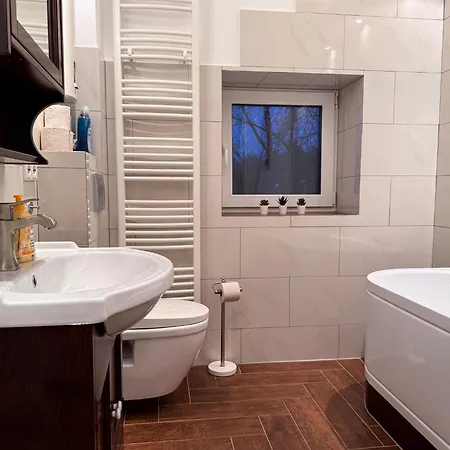 T&k - 8 Detached House - 6 Min To Messe Dus - Private Parking 뒤셀도르프