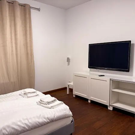 펜션 T&k - 8 Detached House - 6 Min To Messe Dus - Private Parking