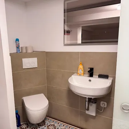 T&k - 8 Detached House - 6 Min To Messe Dus - Private Parking 펜션