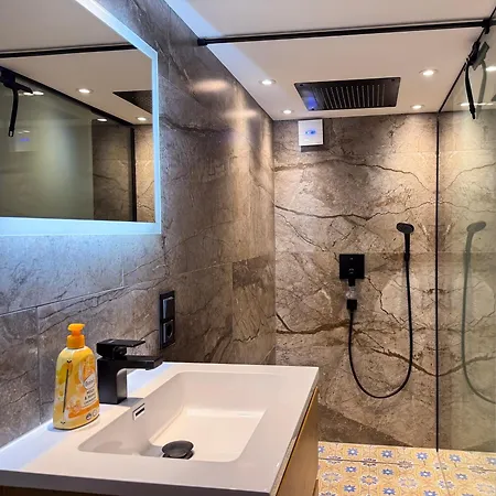 펜션 T&k - 8 Detached House - 6 Min To Messe Dus - Private Parking *