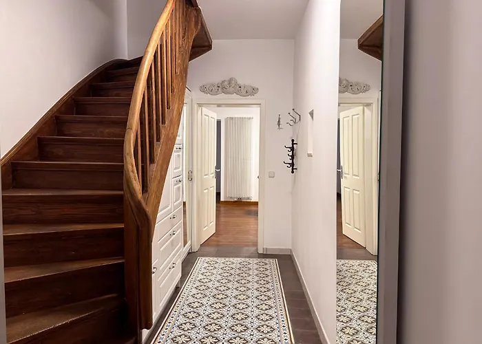 T&k - 8 Detached House - 6 Min To Messe Dus - Private Parking Hébergement de vacances Düsseldorf