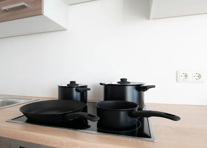 T&k - 8 Detached House - 6 Min To Messe Dus - Private Parking 度假居