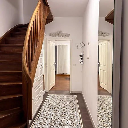 T&k - 8 Detached House - 6 Min To Messe Dus - Private Parking Сasa de vacaciones Düsseldorf