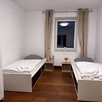 T&k - 8 Detached House - 6 Min To Messe Dus - Private Parking Prázdninový dům