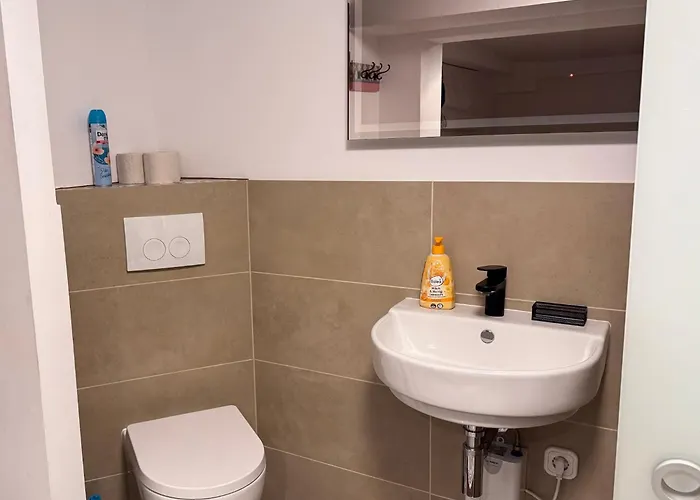 T&k - 8 Detached House - 6 Min To Messe Dus - Private Parking بيت للعطل